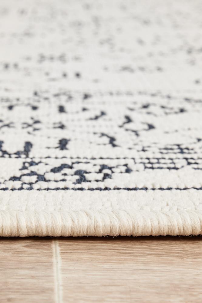 Durable Ocean White Polypropylene Outdoor and Indoor Rug