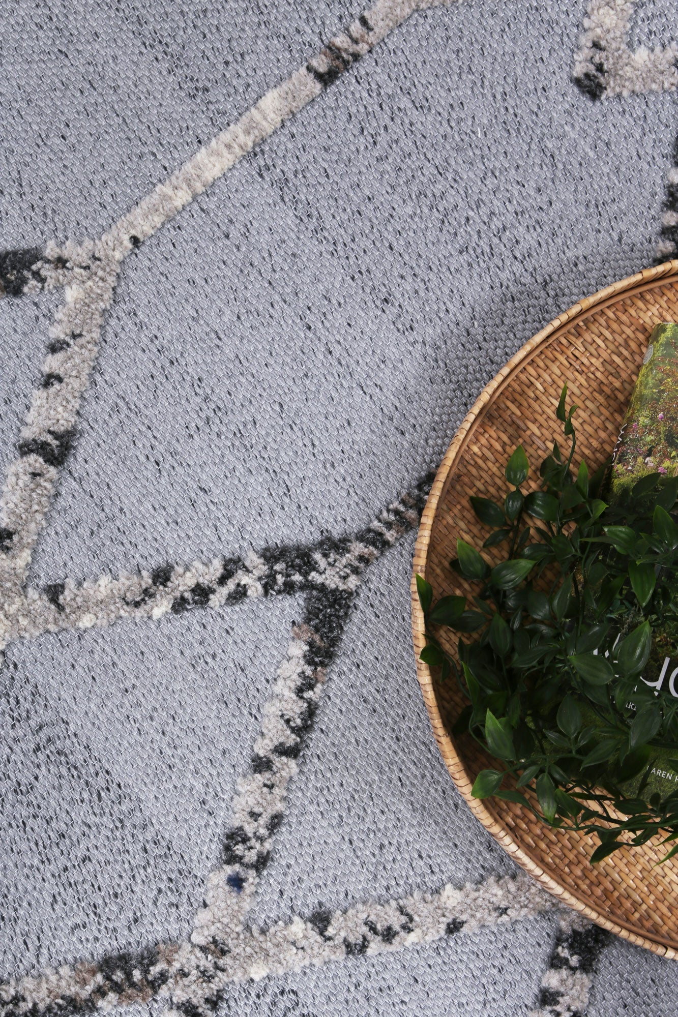Nefeli Anthracite Diamond Polypropylene Rug for High - Traffic Areas