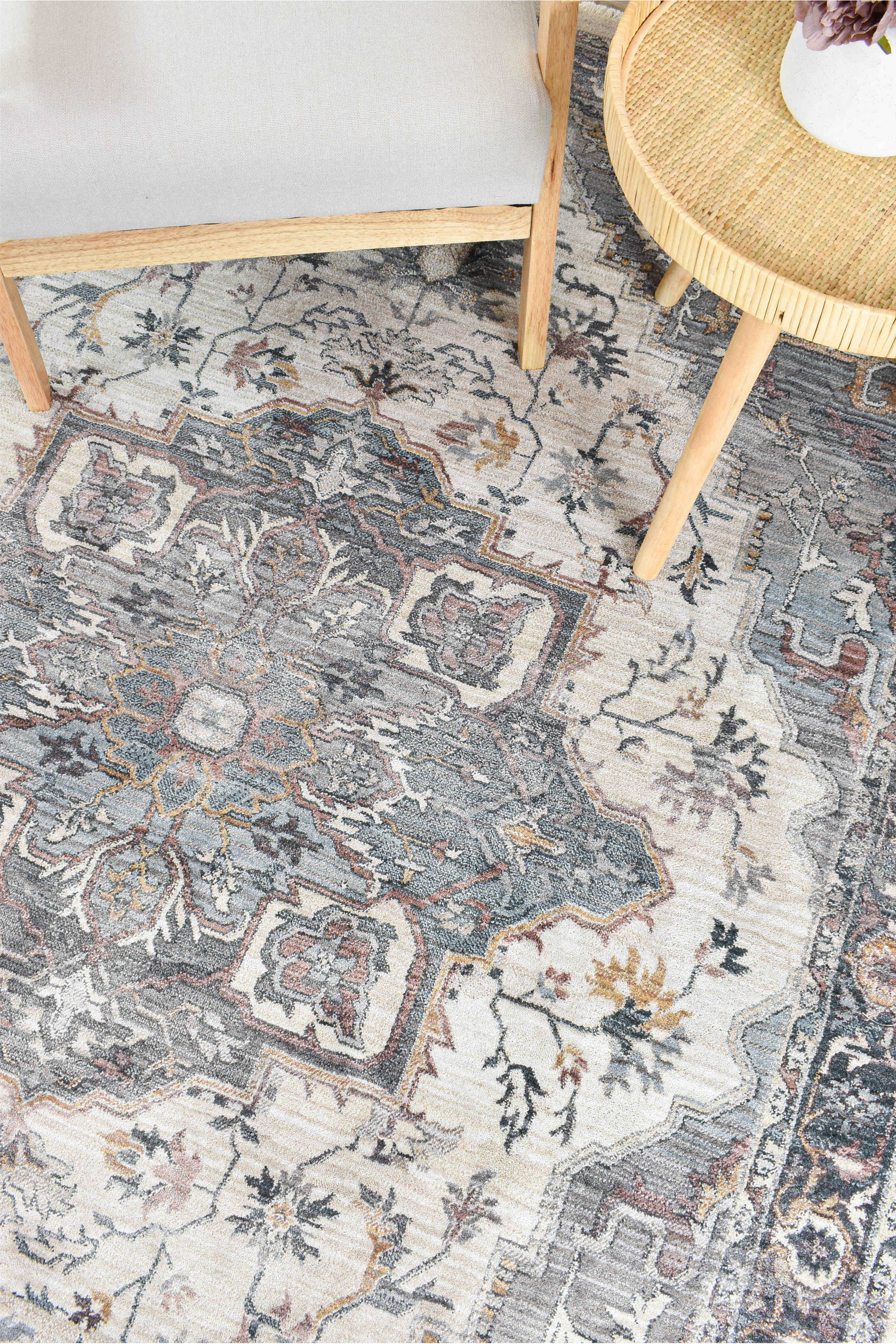 Luxurious Turkish Novara 0D412A Aurelia Rug in Soft Pink