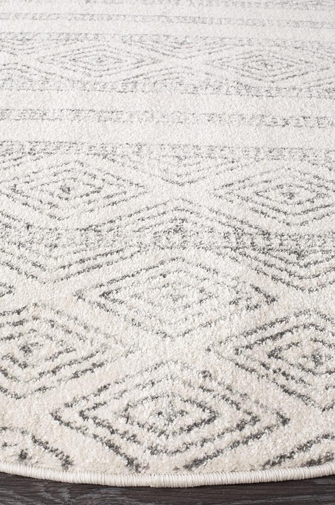 Hot Deal! Oasis Salma Tribal Round Rug in White and Grey