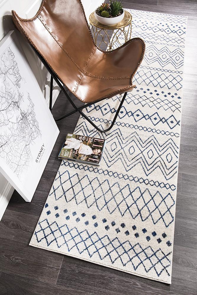 Hot Deal! Oasis Nadia Rustic Tribal Runner Rug in White & Blue