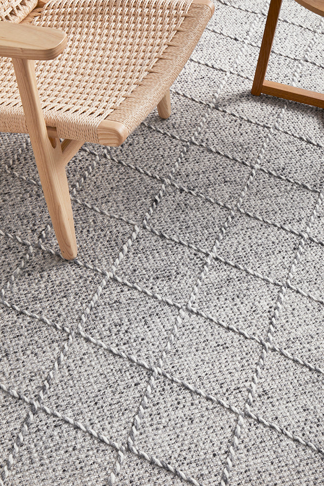Exclusive Maison Noah Wool Rug: Timeless Geometric Design for Multiple Styles