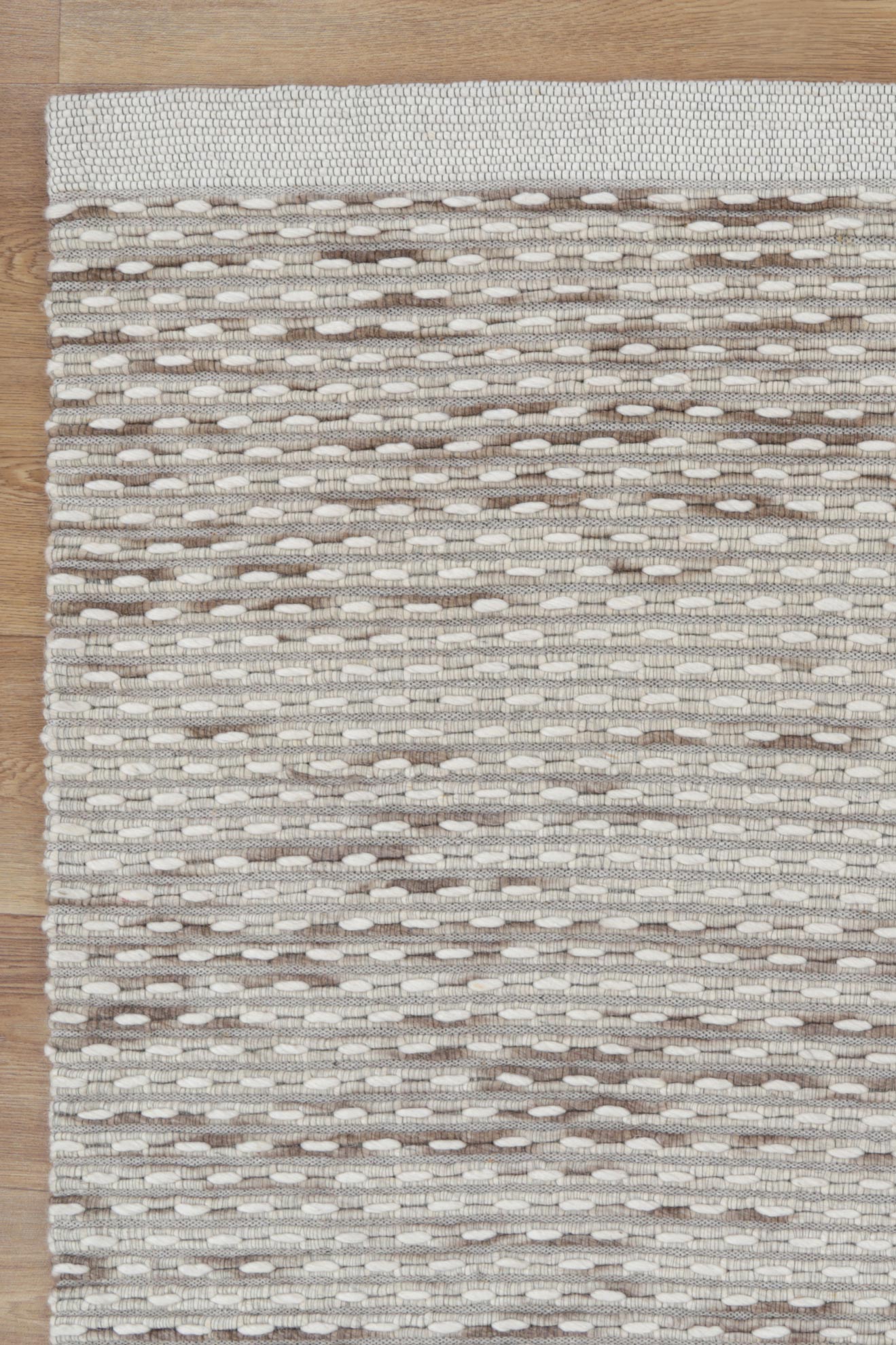 Exquisite Beige Wool Mia Hand - loomed Rug for Cozy Homes