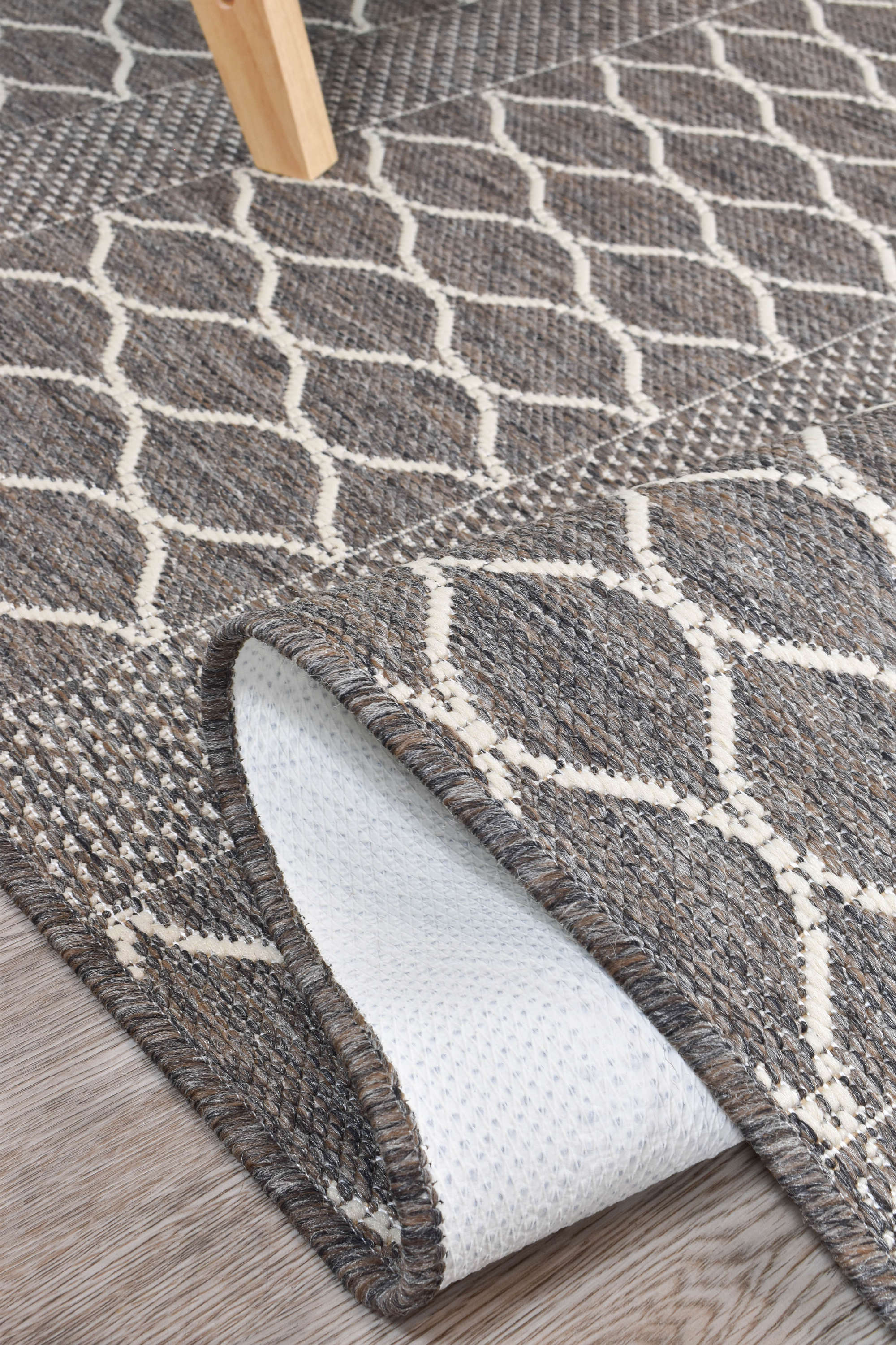 Durable Washable Alaska Grey Rug in Various Sizes - 6826-W71E
