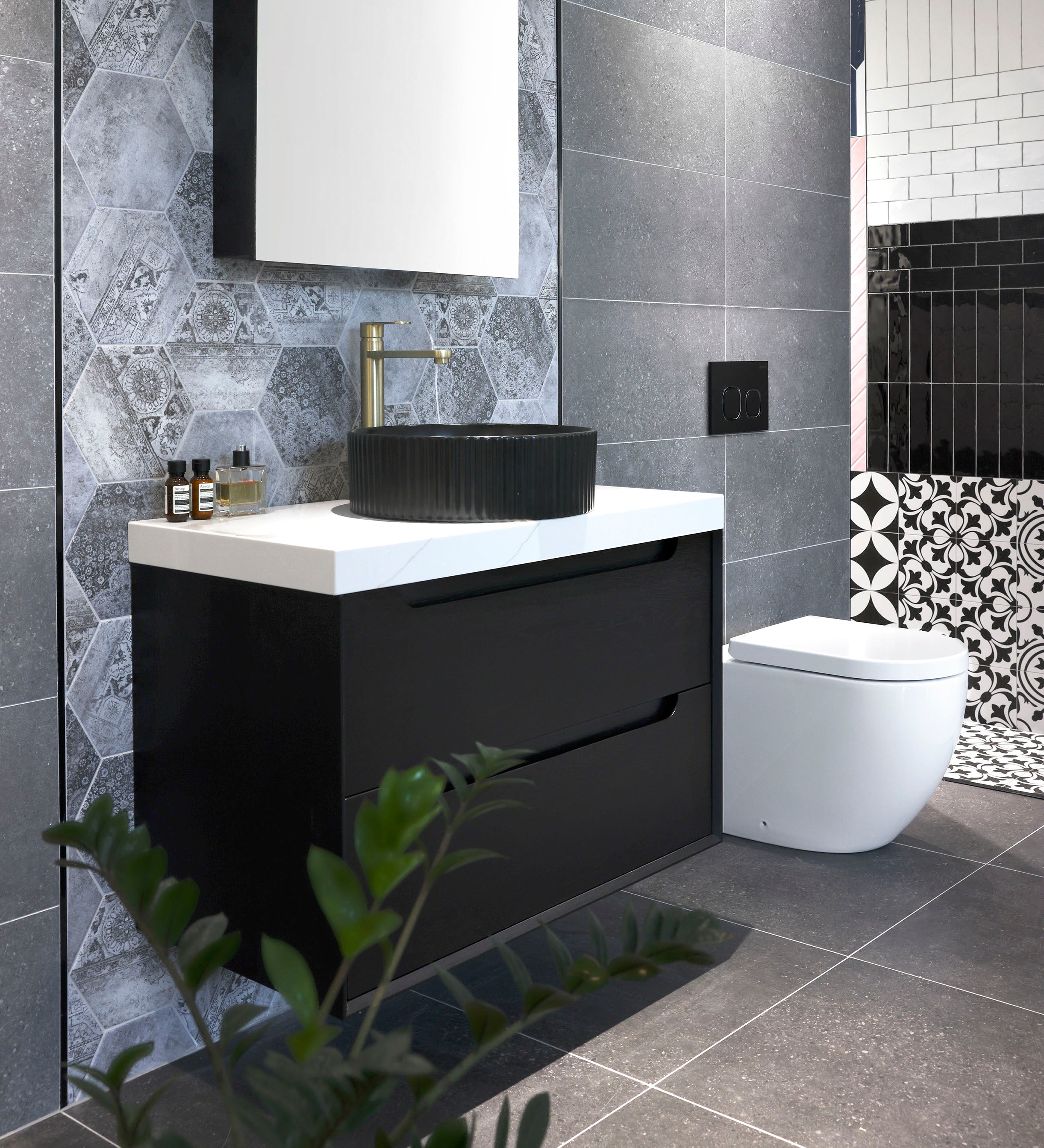 Hot Deal: MARLO Round Matte Black Basin (400x400x125)