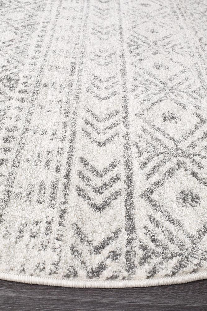 Oasis Ismail Rustic Round Rug in White and Grey Tones