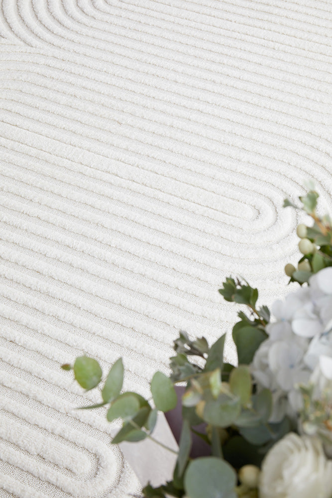 Get This Stylish Mid - Century Inspired Polypropylene Power Loomed Lotus Carl White Rug Now