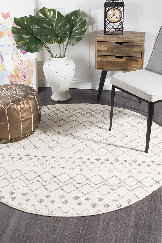 Hot Deal! Oasis Selma Tribal Round Rug in White & Grey