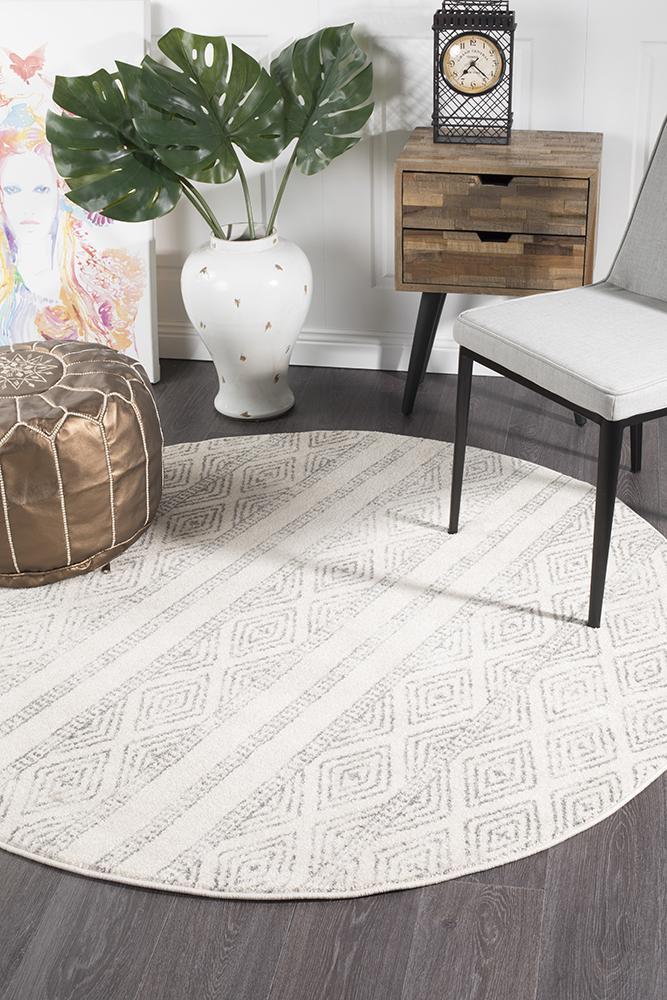 Hot Deal! Oasis Salma Tribal Round Rug in White and Grey