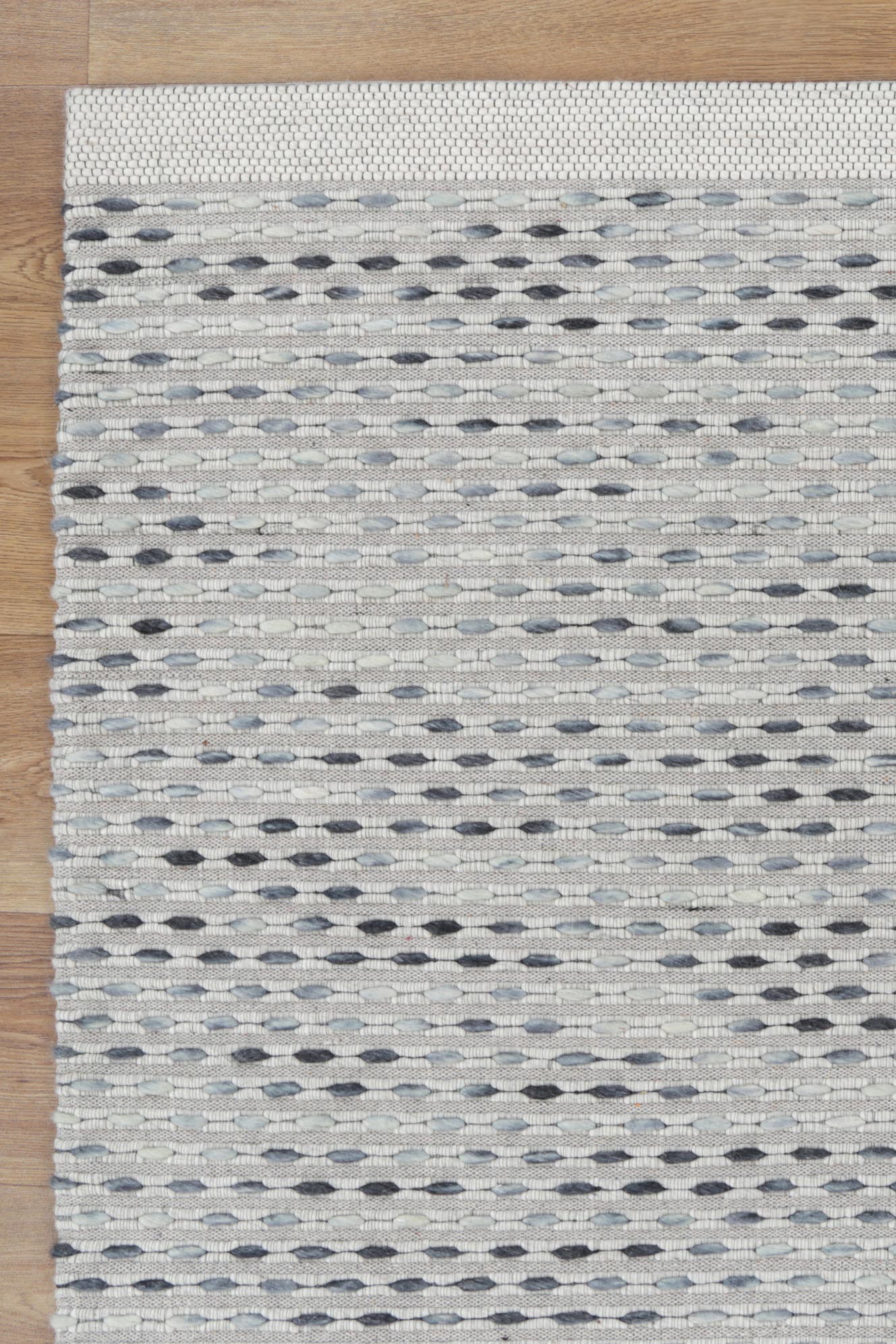 Hot Deal! Mia Grey Wool Rug - Soft & Durable