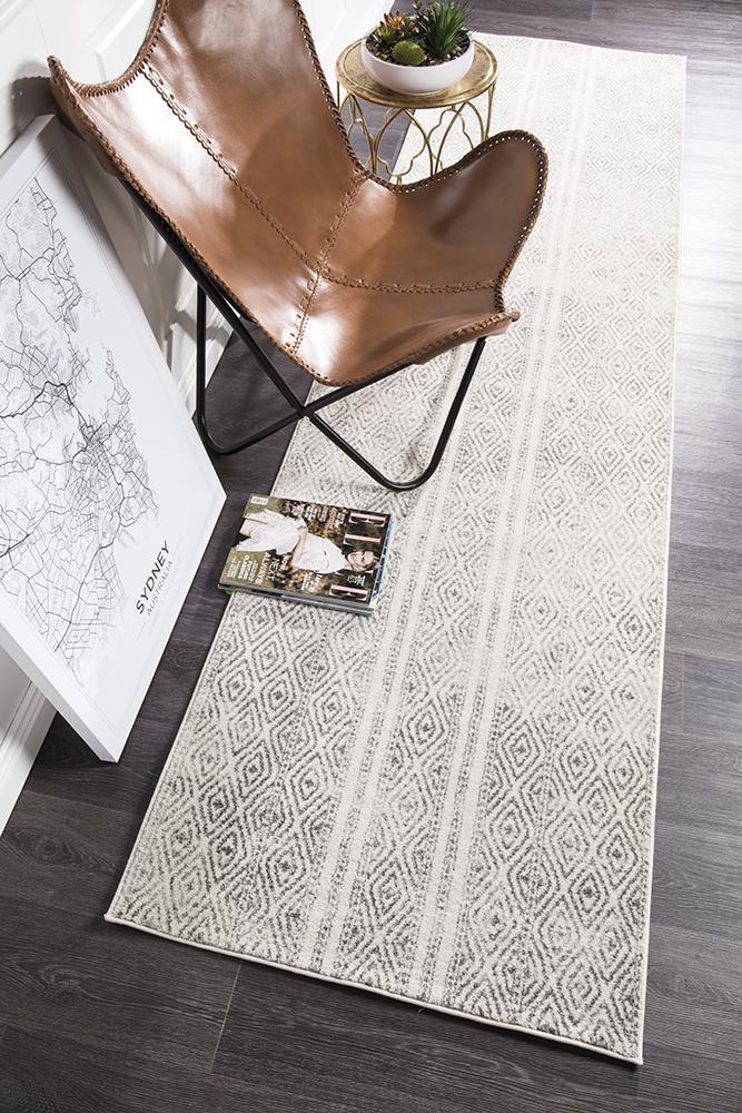 Hot Deal! Oasis Salma Tribal Runner Rug in White and Grey