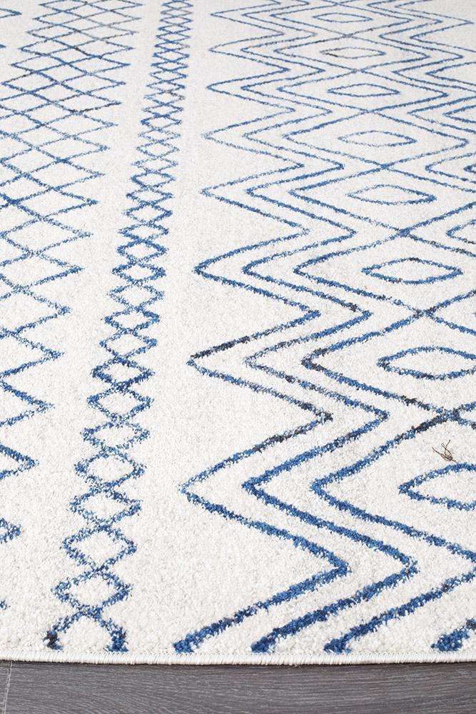 Hot Deal! Oasis Nadia Rustic Tribal Rug in White & Blue
