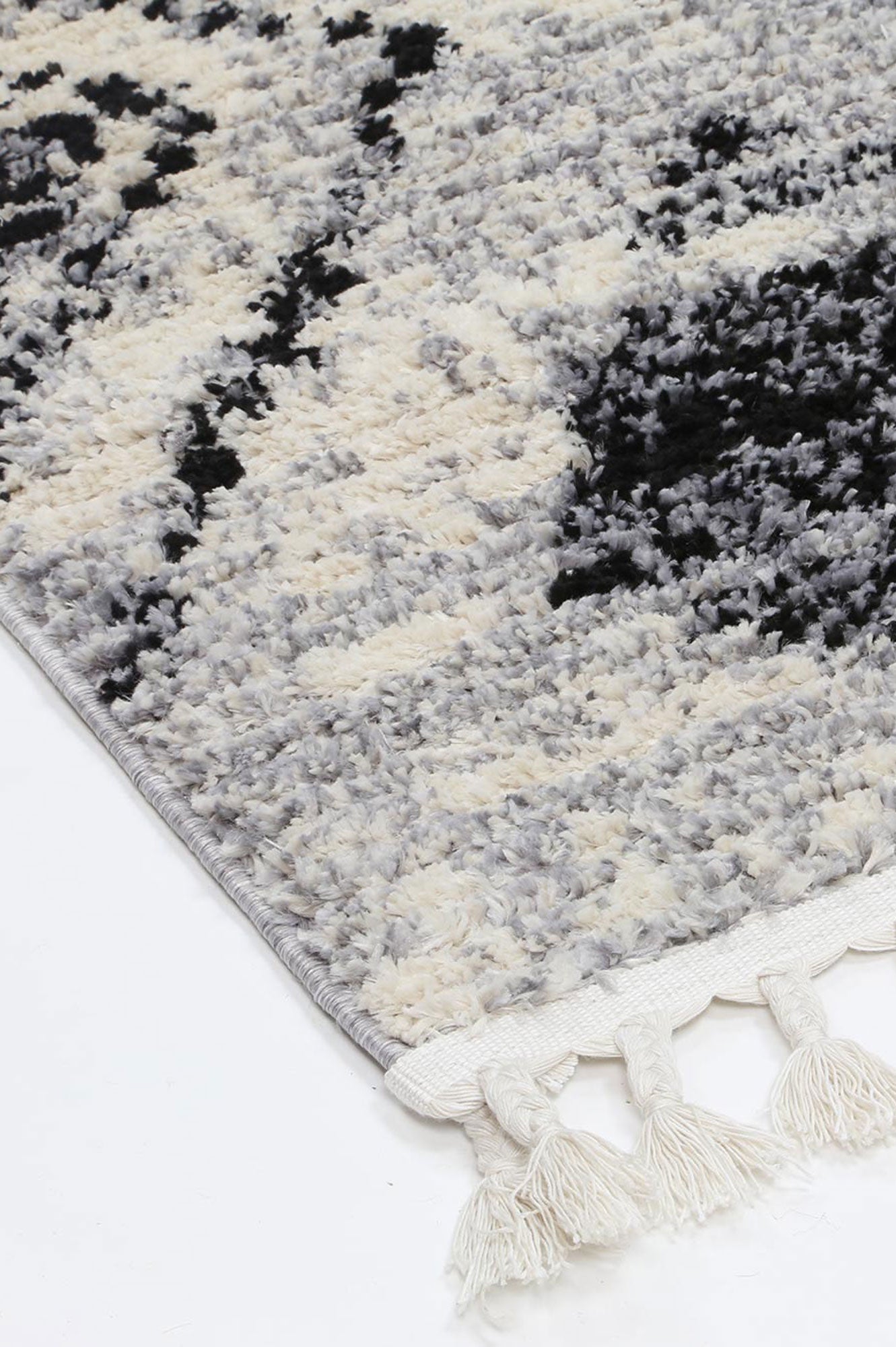 Myk Black & White Diamond Rug - Durable and Easy to Clean