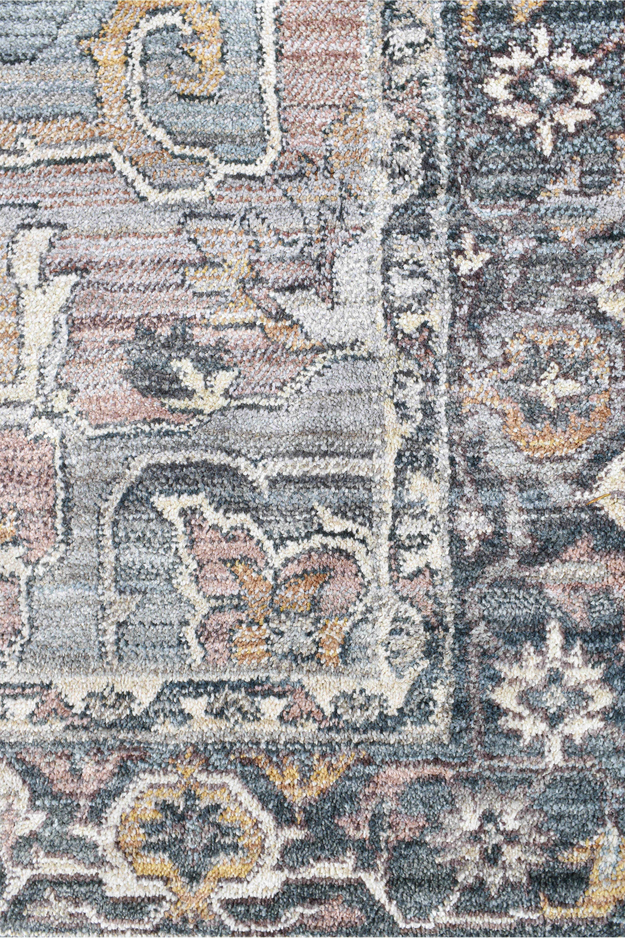 Luxurious Turkish Novara 0D412A Aurelia Rug in Soft Pink