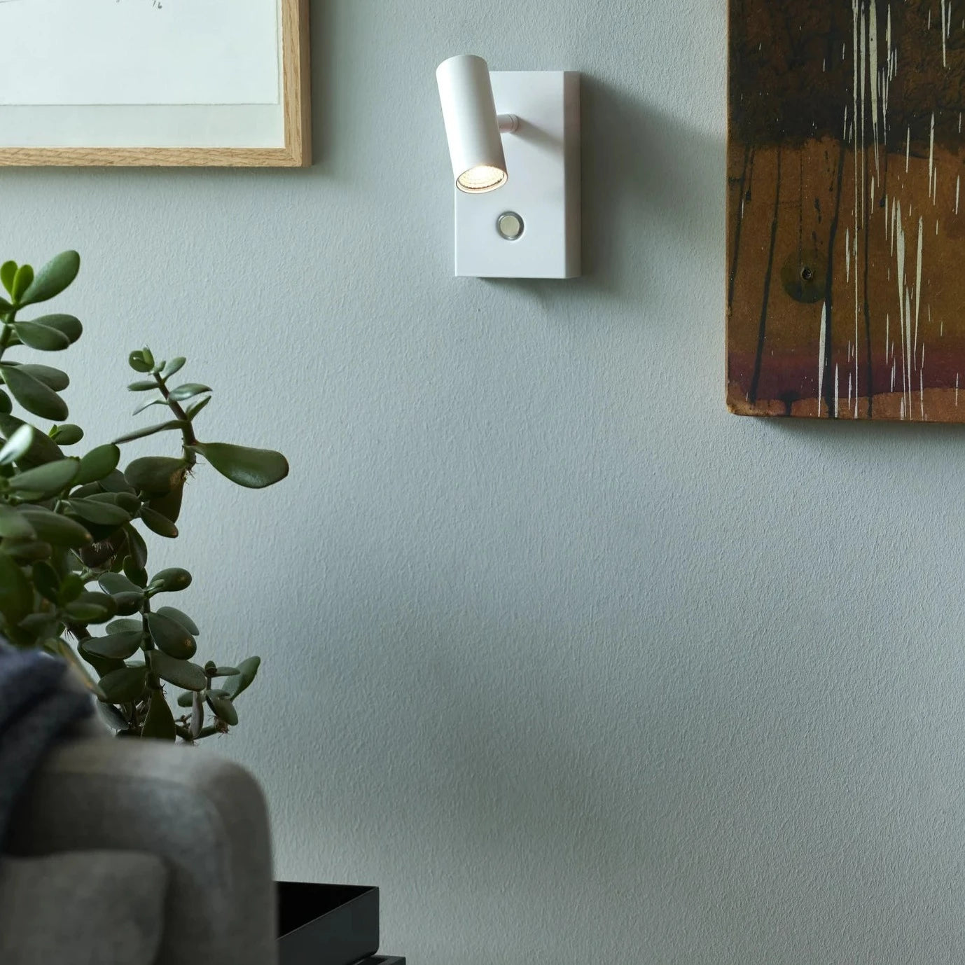 Nordlux Omari White Wall Light - Minimalist, Streamlined & Dimmable, 5-Year LED Guarantee