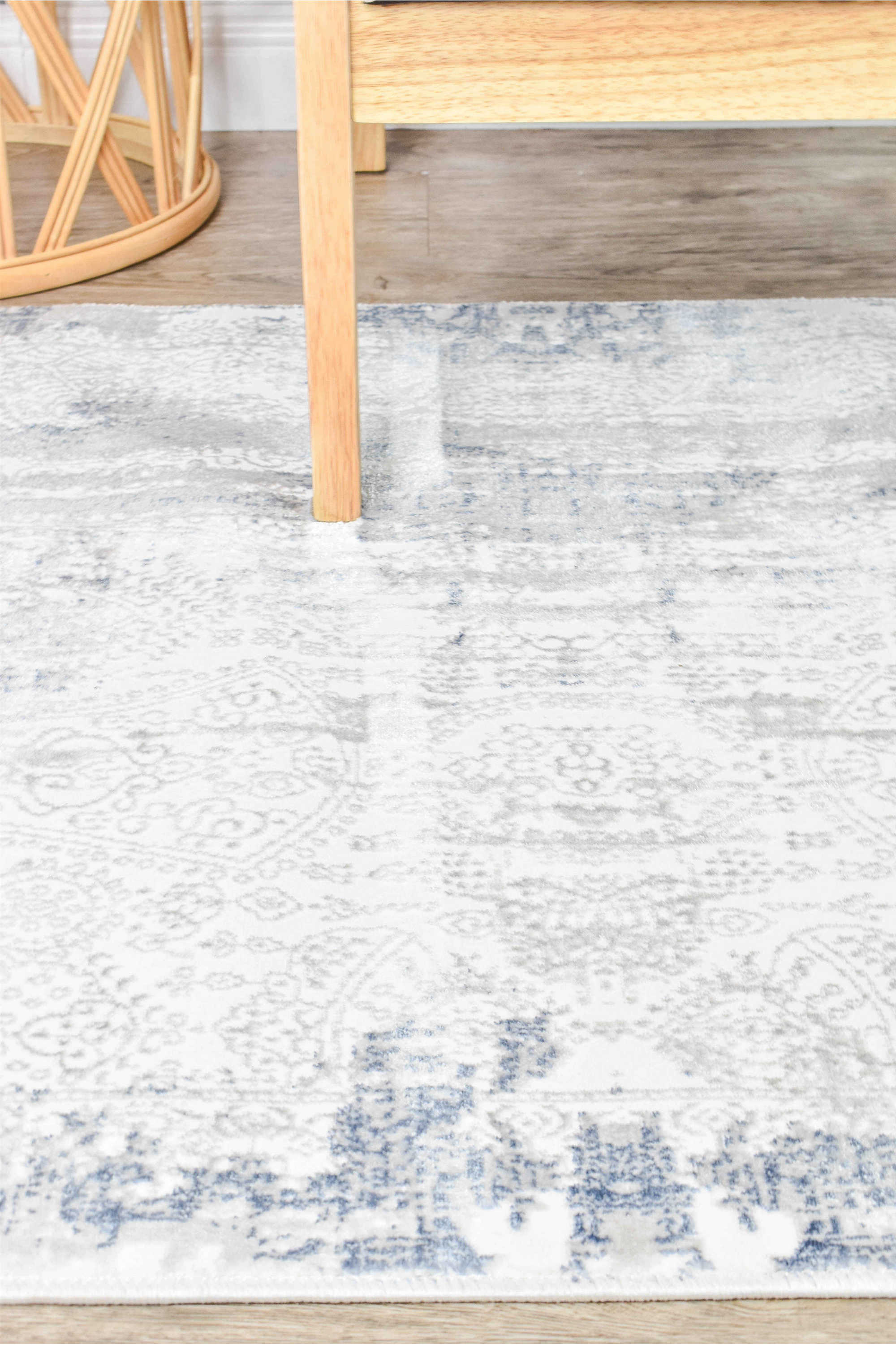 Harmonia White Belle Runner Rug - Soft Elegance for Your Home