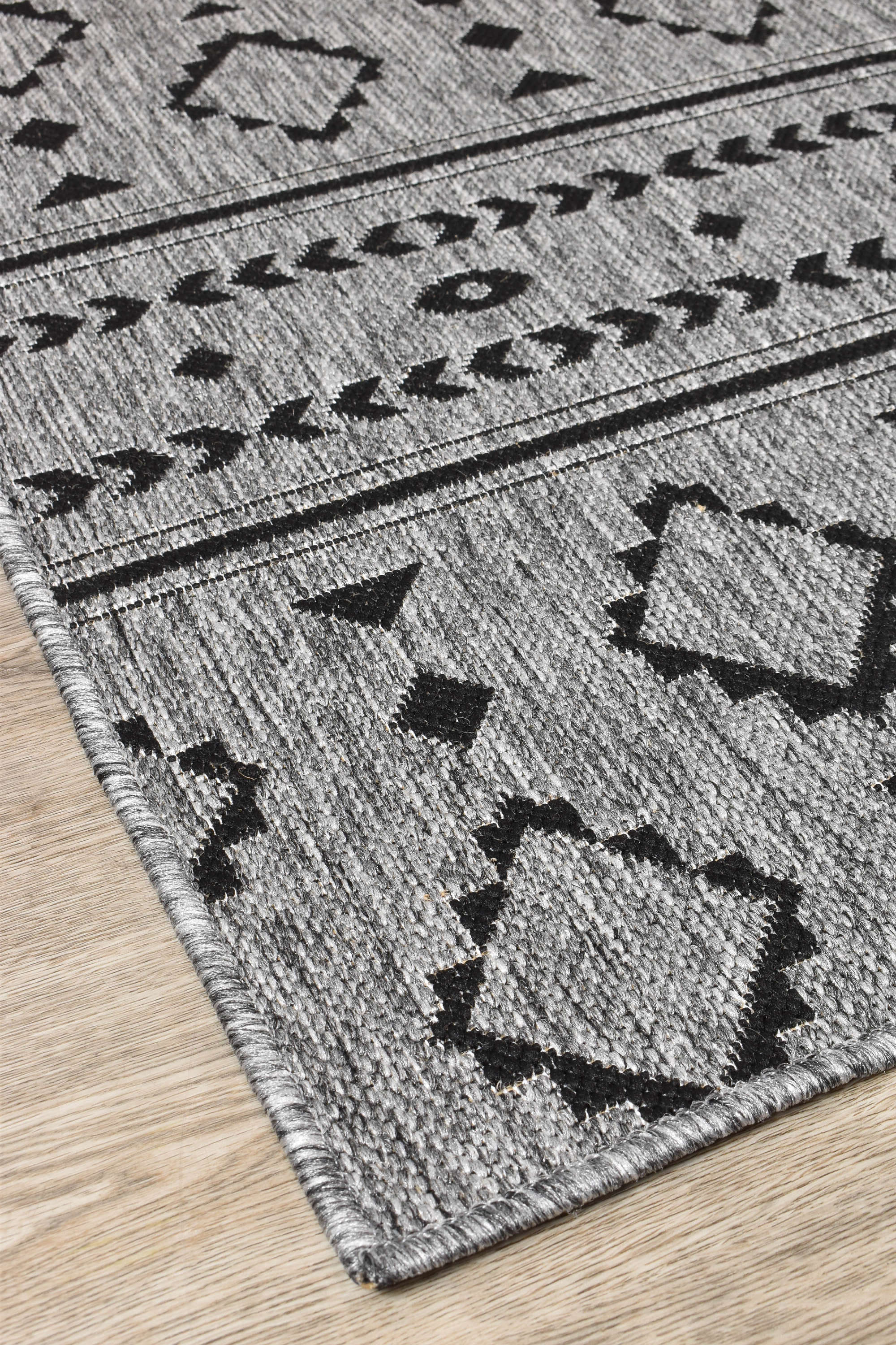Alaska Durable Dark Grey Washable Rug in Various Sizes 3333 - DM9E