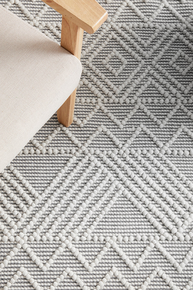 Exclusive Maison Kate Flatweave Wool Rug with Tribal Pattern - Ideal for Contemporary Interiors