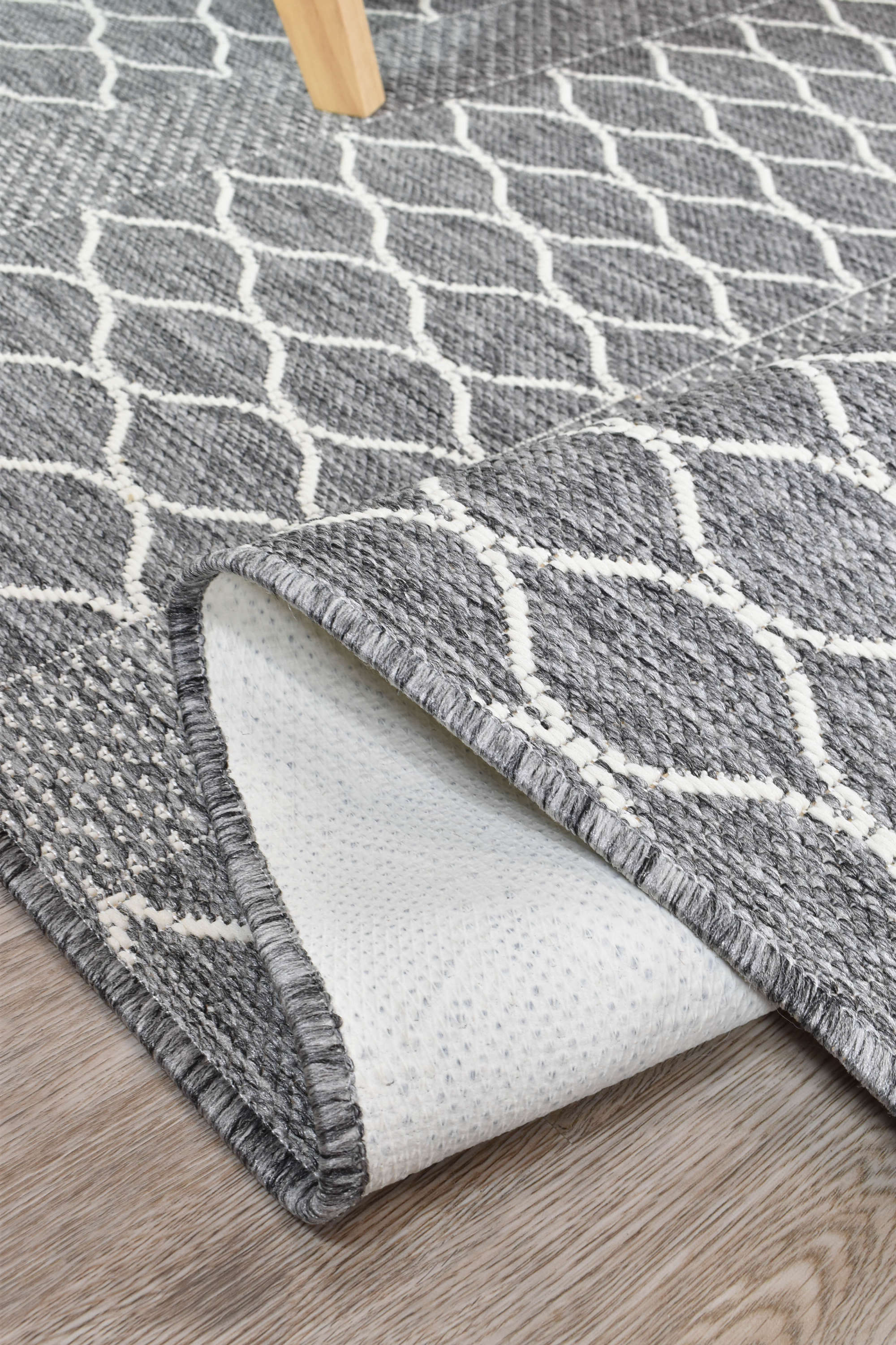 Affordable and Durable Alaska Grey Machine - Made Polypropylene Rug for Indoors and Outdoors