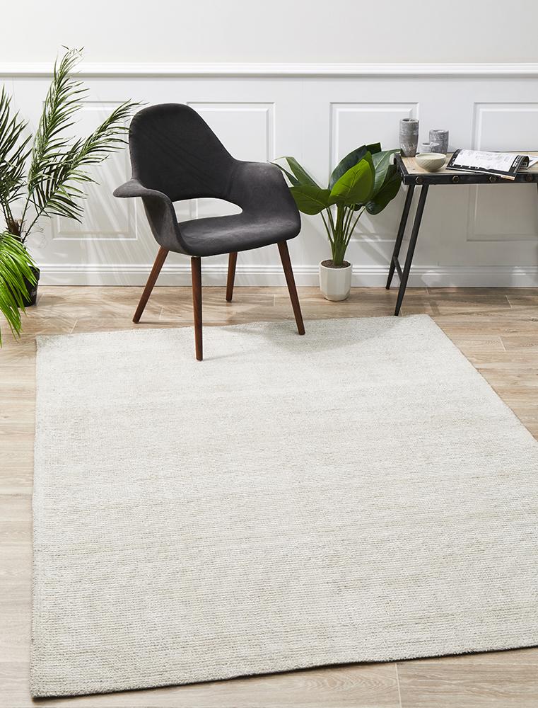 Luxurious Ivory Cotton - Rayon Blend Hand - Loomed Rug with Modern Design