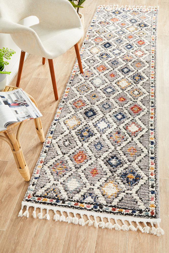 Stylish Grey Marrakesh 555 Runner Rug with Interlocking Diamond Motif