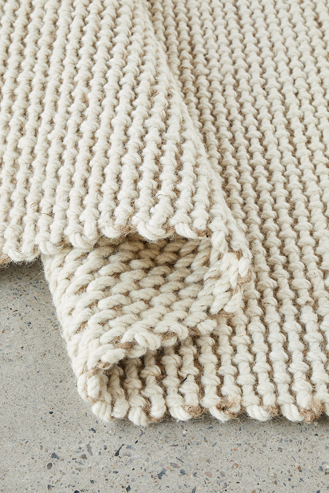 Harlow Cove Cream Hand - Knotted Rug: A Modern Coastal Gem