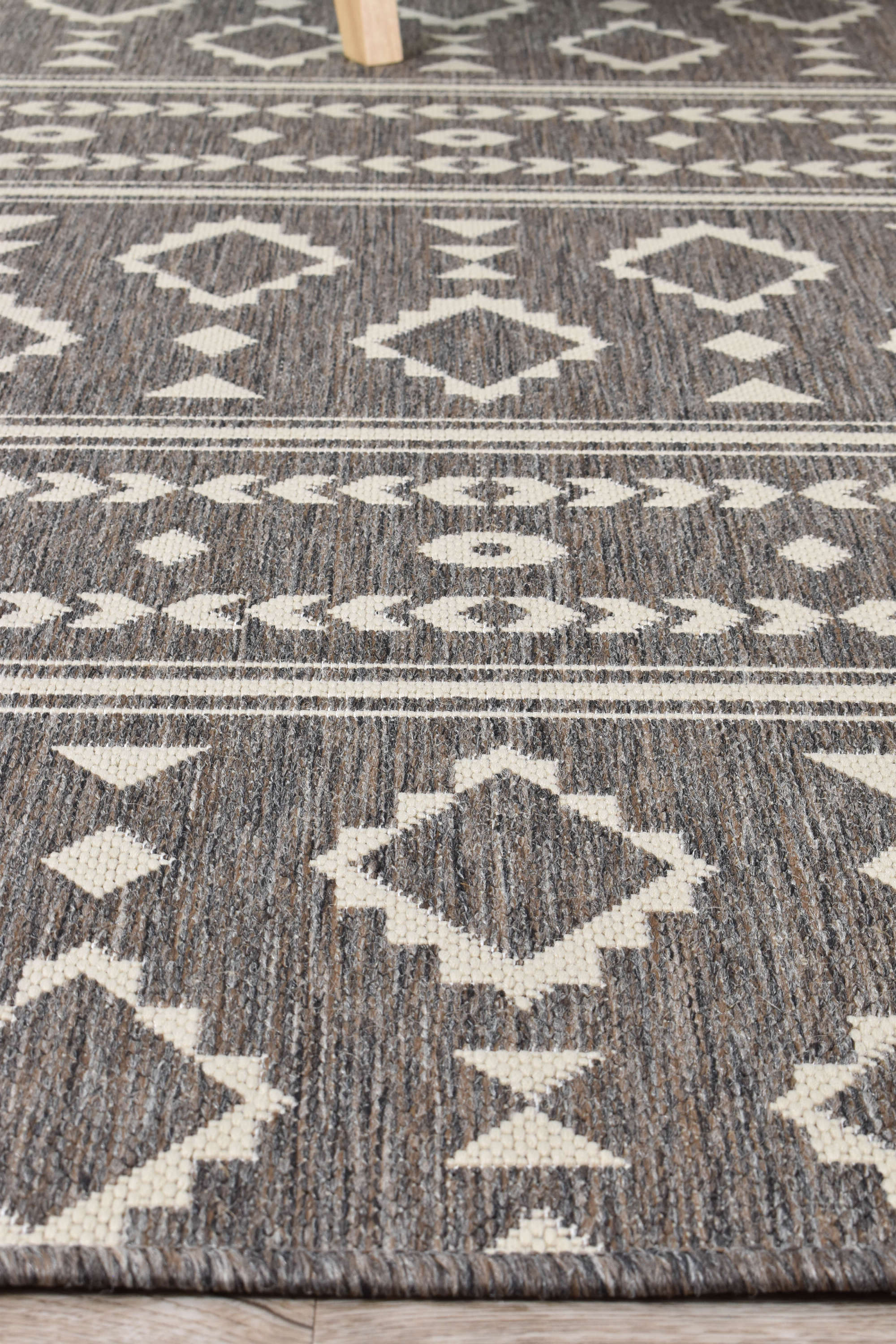 Affordable Alaska Brown Washable Rug - Ideal for Indoors & Outdoors