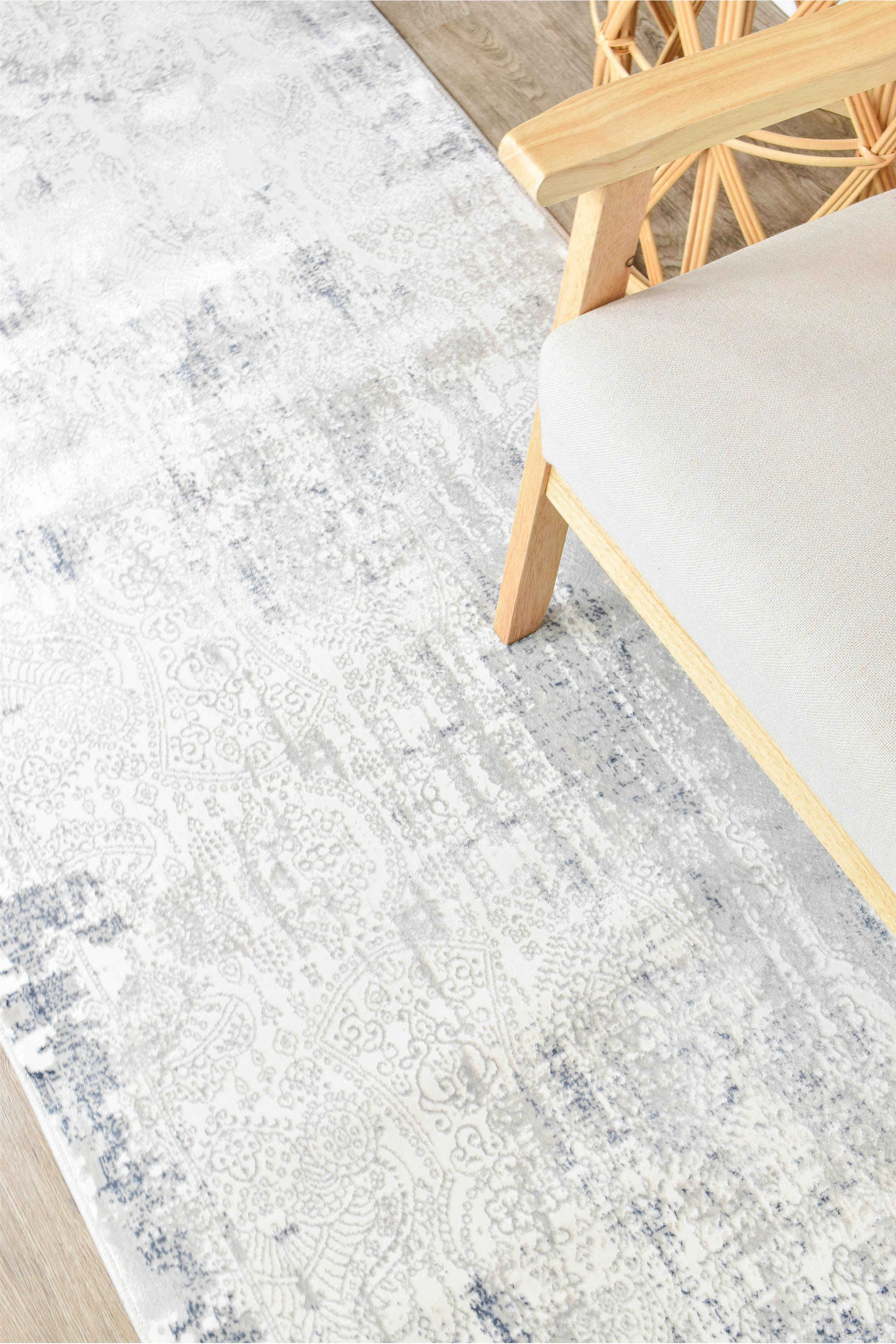 Harmonia 27084A Soft White Belle Rug with Silky Sheen