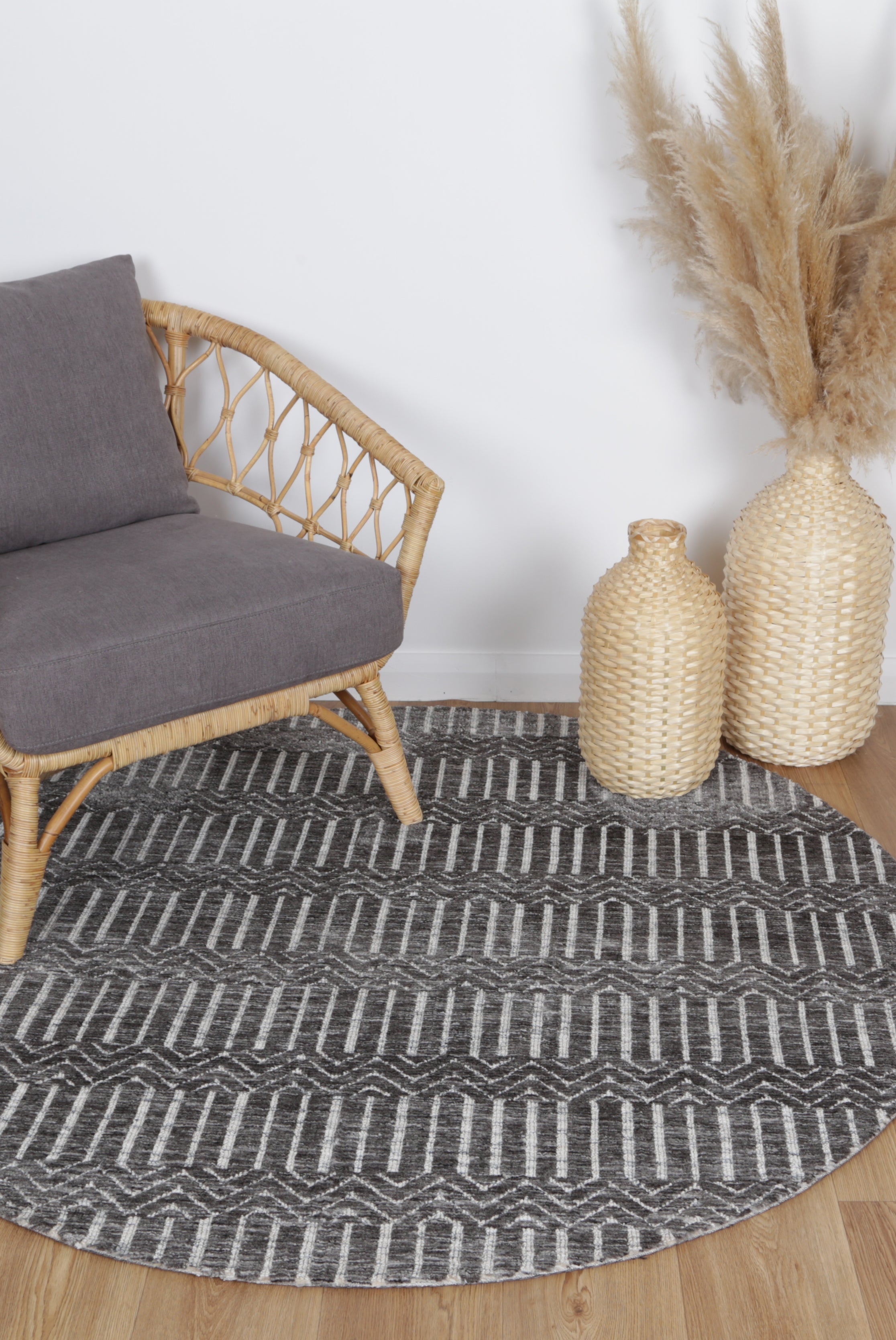 Round Cotton Blend Rug in Charcoal and Beige from Ambarsar Attari