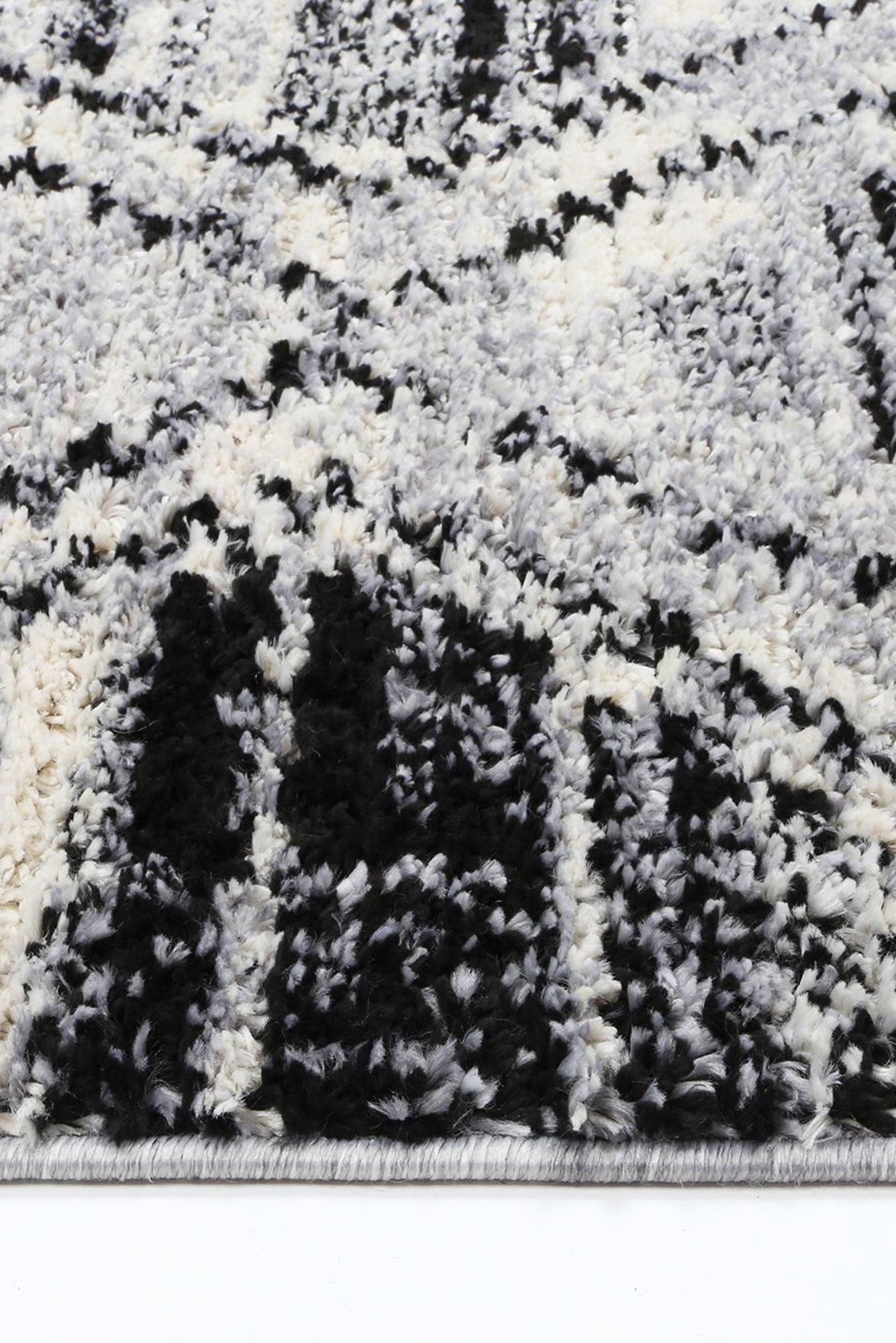 Myk Black & White Diamond Rug - Durable and Easy to Clean