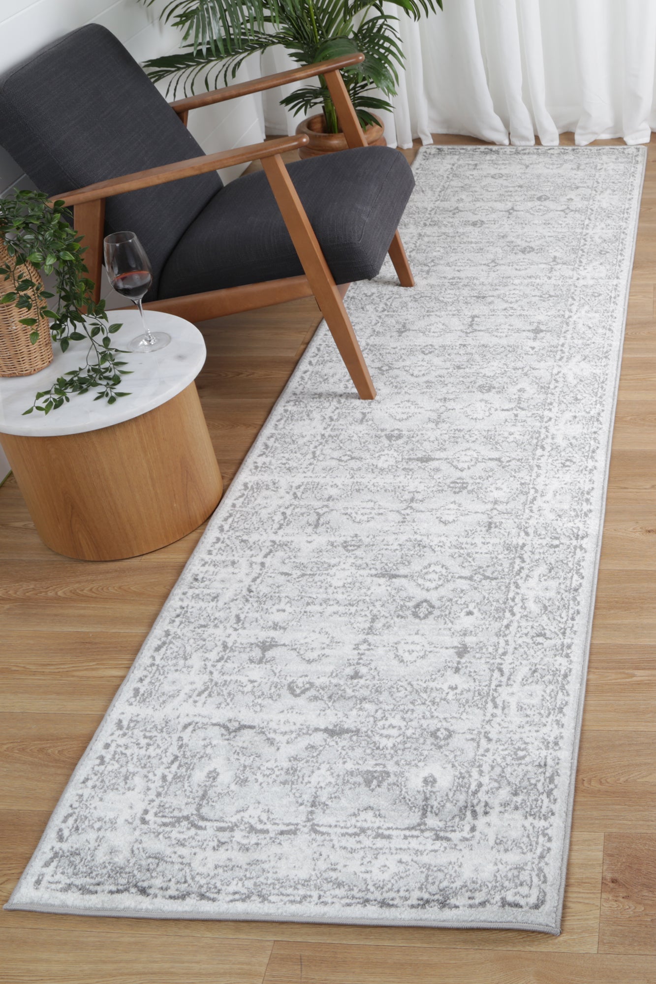 Stylish Grey and White Ancient-Style Ligures Rug for Modern Spaces