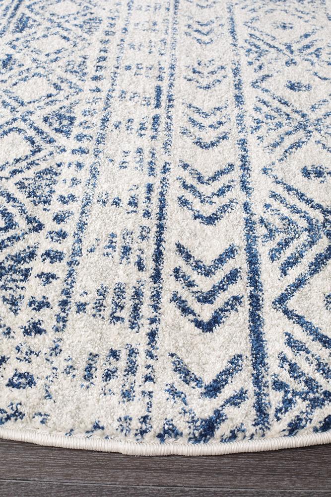 Ismail Oasis Rustic Round Rug in White and Blue Shades