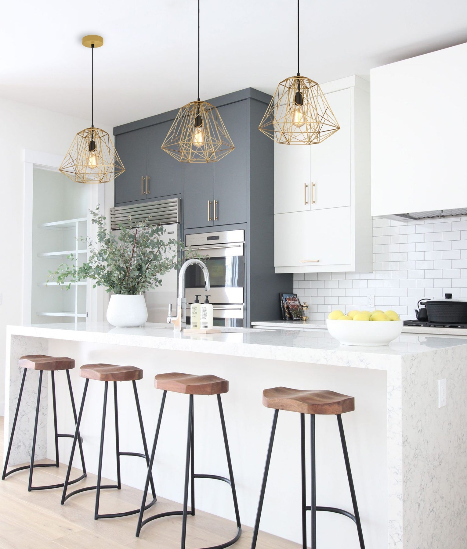 MARTE: Stylish Geometric Interior Iron Cage Single Pendant Lights