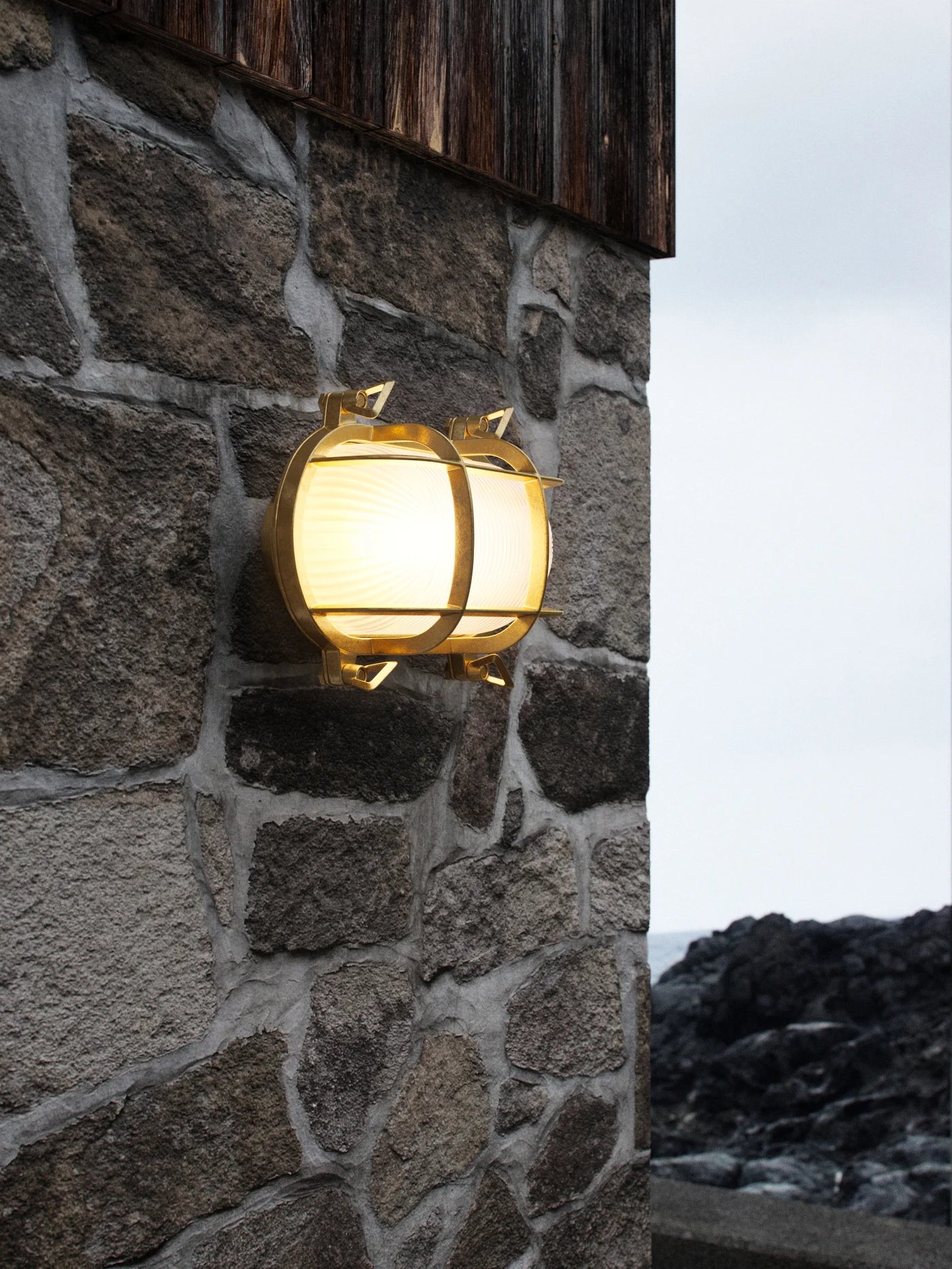 Nordlux Helford Brass Wall Light - Ideal for Outdoor Spaces