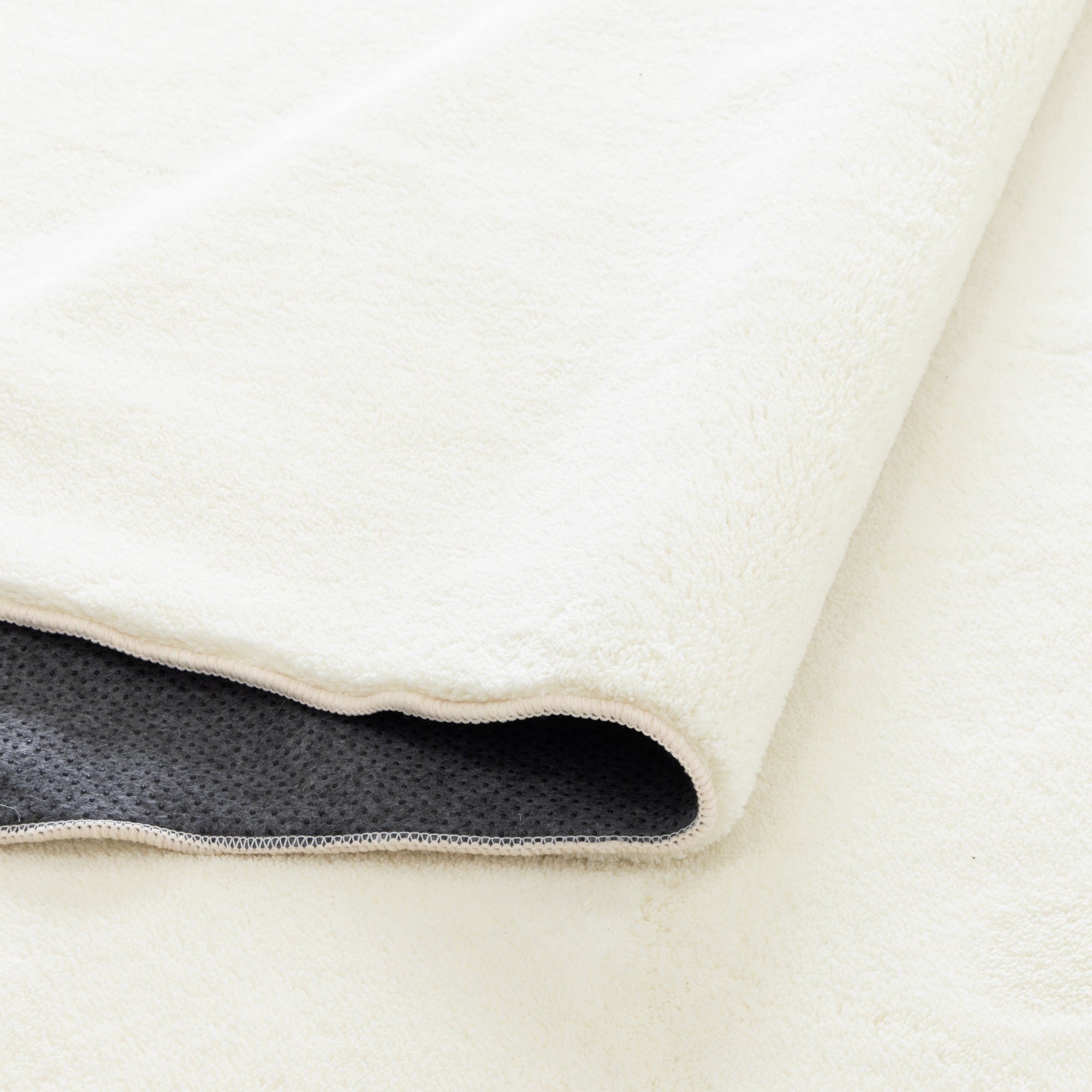 Luxurious Cloud-like Comfort Polyester Machine-washable Cream Rug