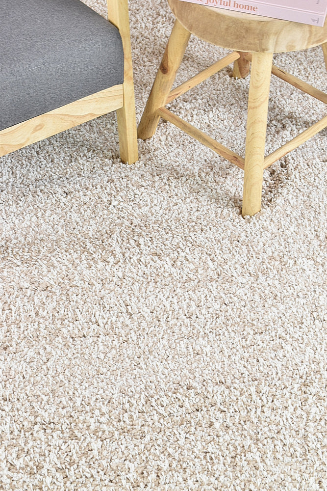Soft and Dense Palma Beige Polypropylene Rug with 45mm Pile