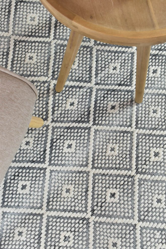 Exclusive Collins Wool and Viscose Hand-Woven Soapstone Rug - Ideal for Any Living Area