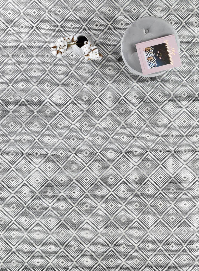 Exclusive Collins Wool and Viscose Hand-Woven Soapstone Rug - Ideal for Any Living Area