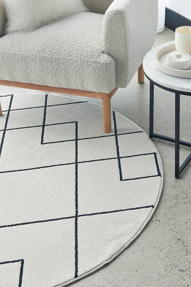 Paradise Diego Round Rug with 10mm Power Loomed Pile and Modern Diamond Pattern