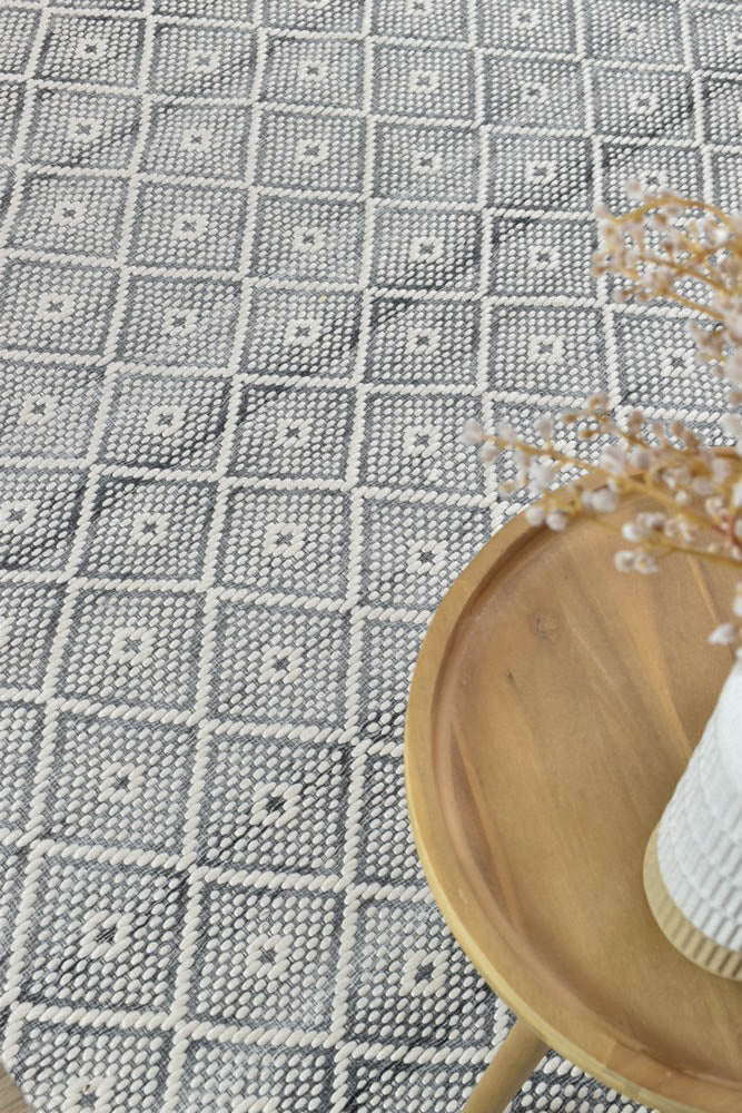 Exclusive Collins Wool and Viscose Hand-Woven Soapstone Rug - Ideal for Any Living Area