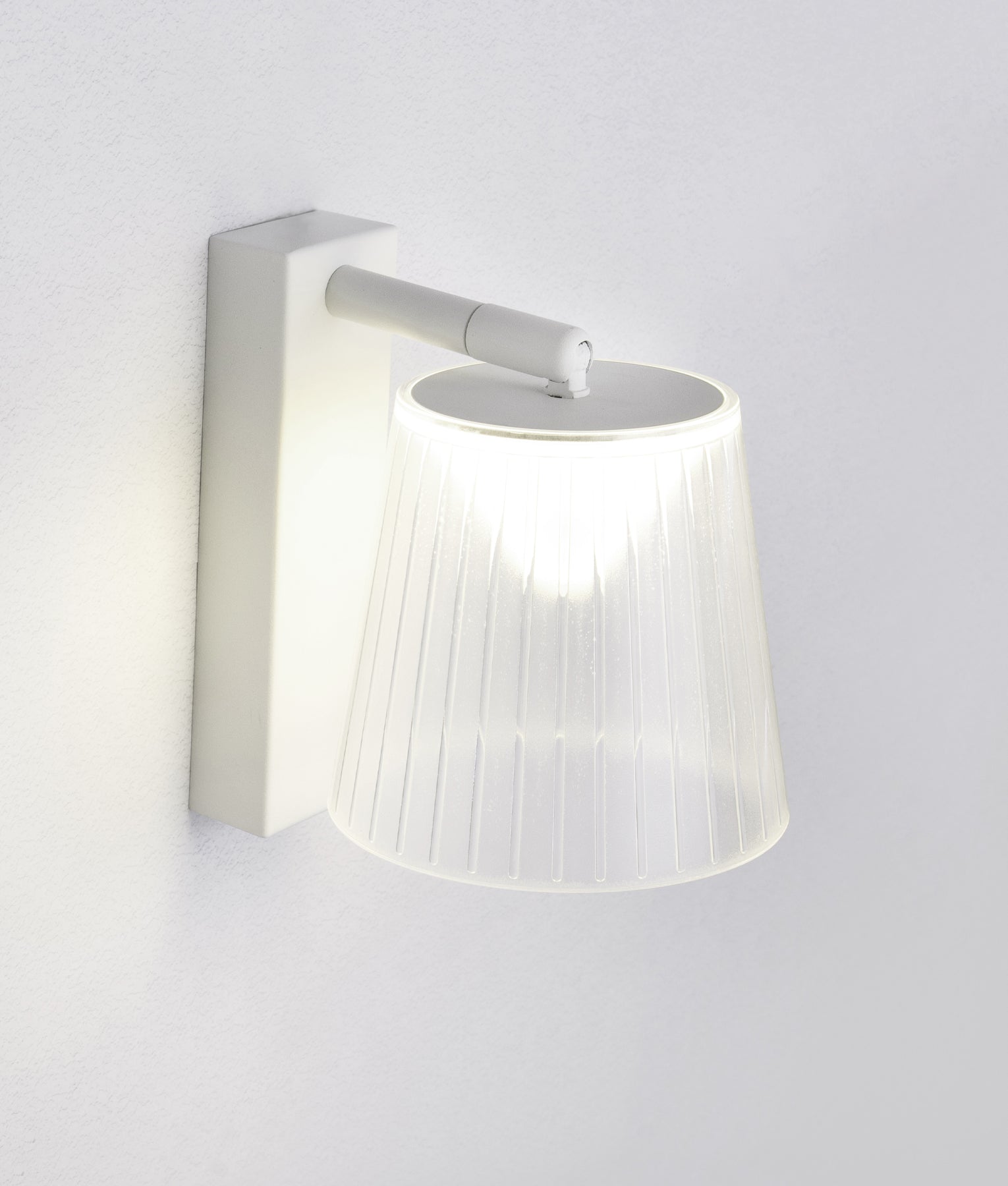 CHESTER: Stylish White LED Wall Light with 1 Switch and Clear PS Shade - Great Deal