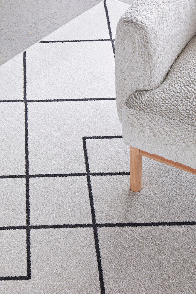 Paradise Diego Power Loomed Polypropylene Rug - Modern Design with Overlapping Diamonds