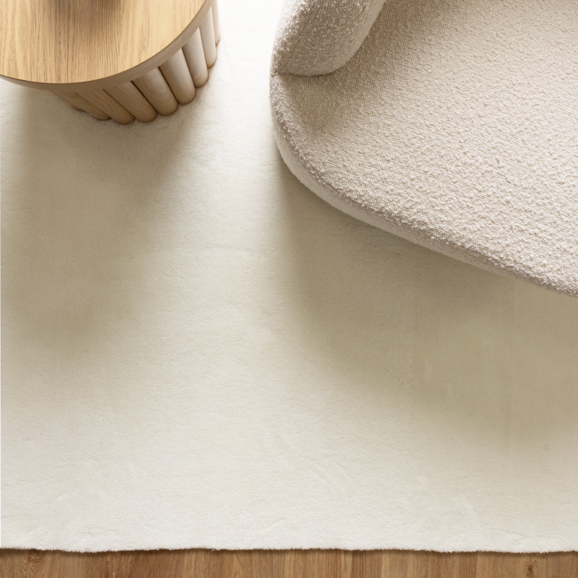 Luxurious Cloud-like Comfort Polyester Machine-washable Cream Rug