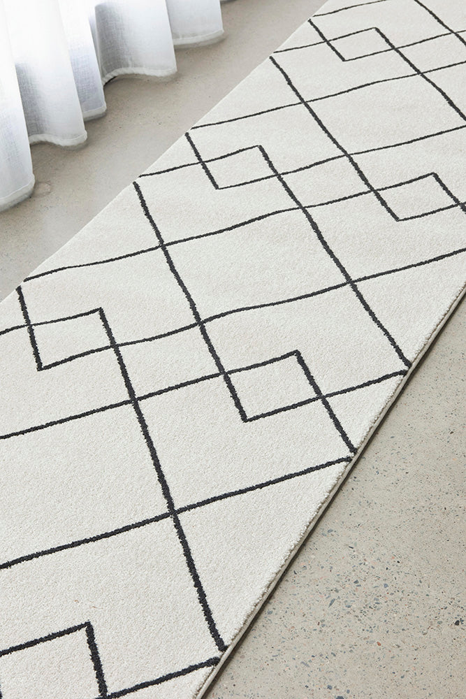 Paradise Diego Polypropylene Power Loomed Runner Rug with Diamond Pattern