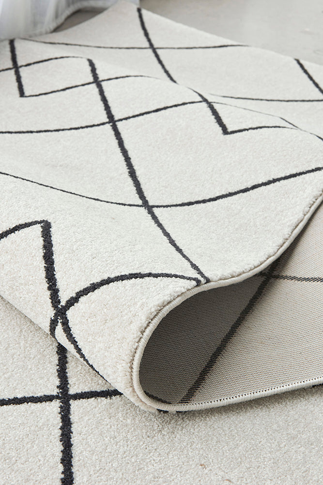 Paradise Diego Polypropylene Power Loomed Runner Rug with Diamond Pattern