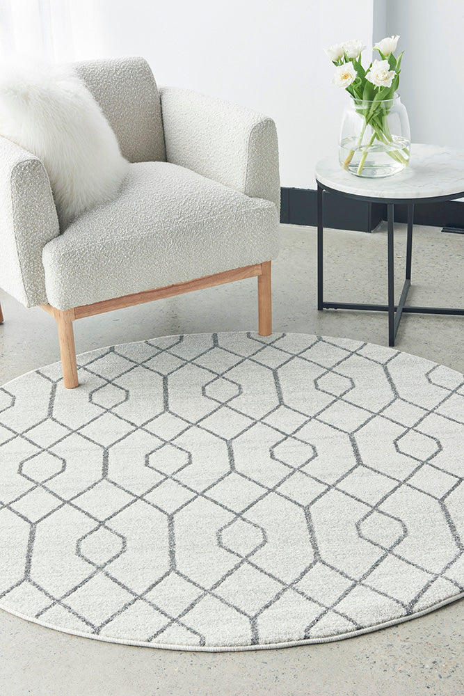 Paradise Hailey Round Rug with Light Cream Tones and Distinctive Design
