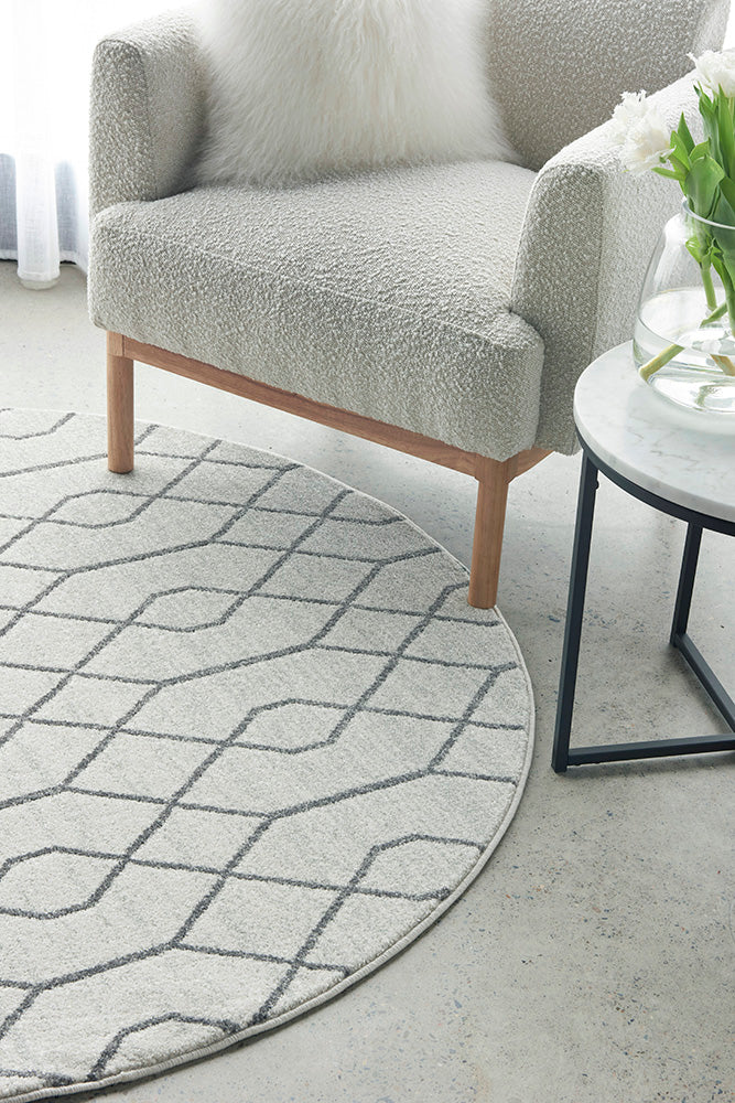 Paradise Hailey Round Rug with Light Cream Tones and Distinctive Design