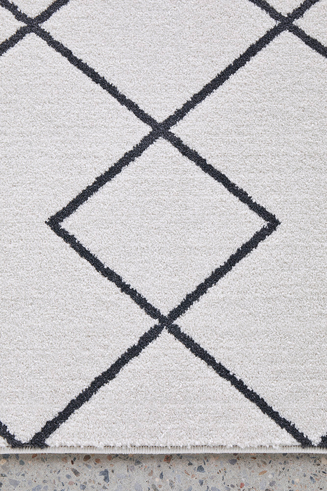 Paradise Diego Power Loomed Polypropylene Rug - Modern Design with Overlapping Diamonds
