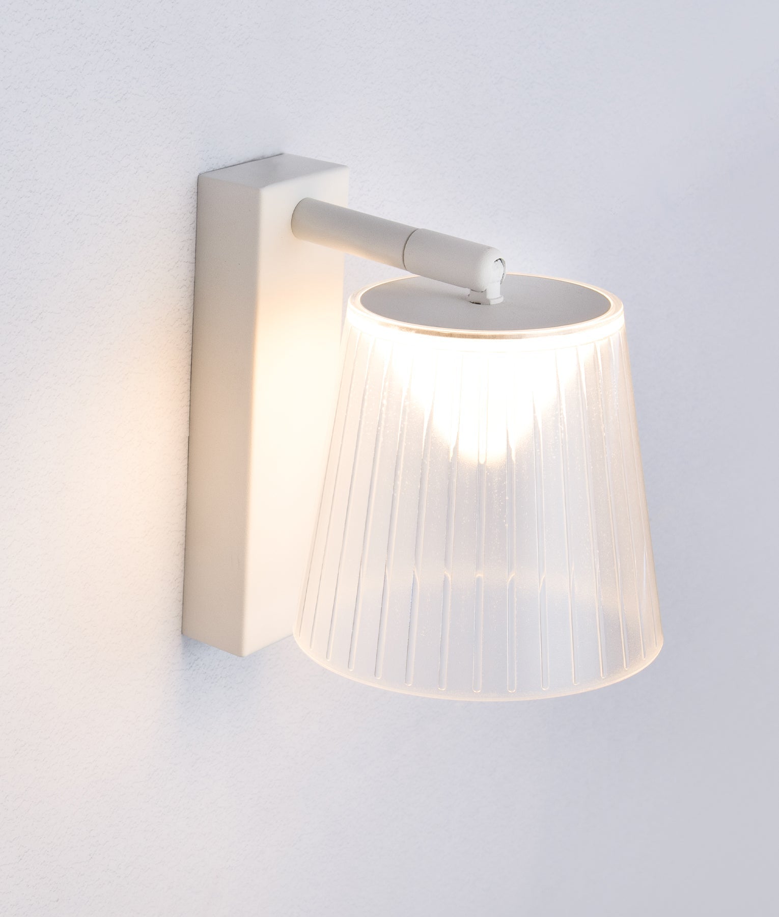 CHESTER: Stylish White LED Wall Light with 1 Switch and Clear PS Shade - Great Deal