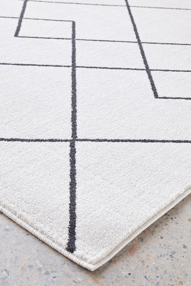 Paradise Diego Power Loomed Polypropylene Rug - Modern Design with Overlapping Diamonds